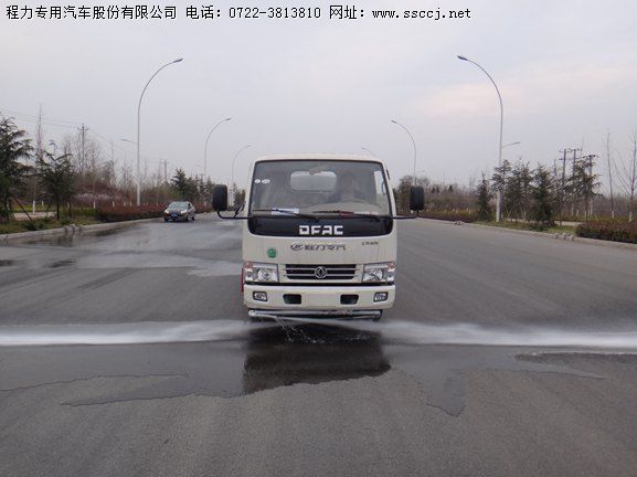 5吨洒水车实拍