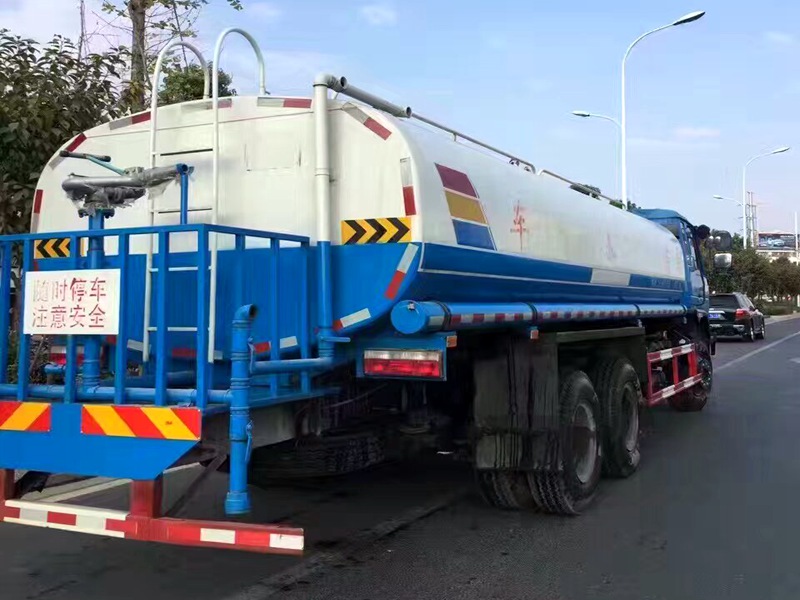 5555国产在线观看精品 东风后双桥洒水车