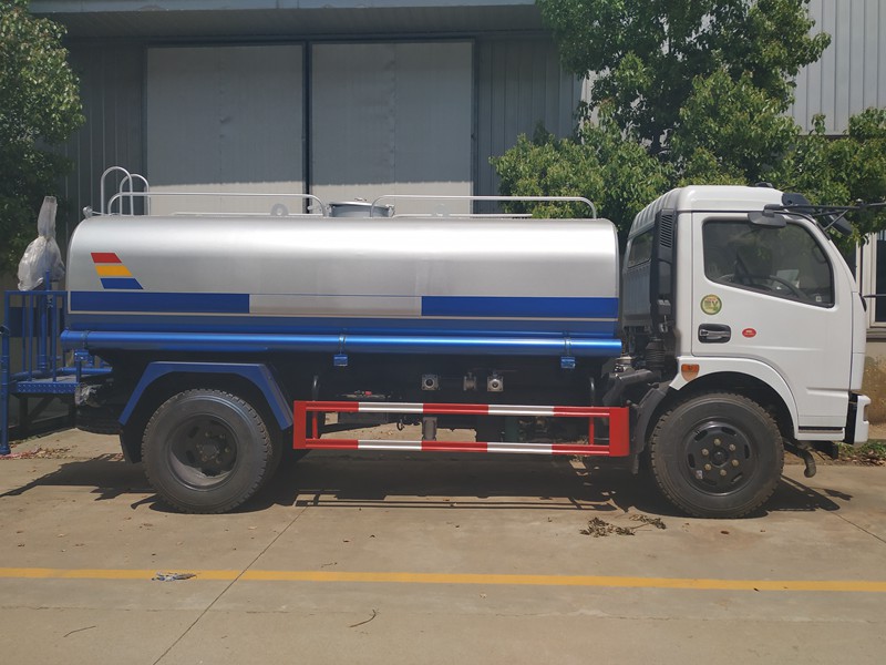 5555国产在线观看精品 东风大福瑞卡洒水车