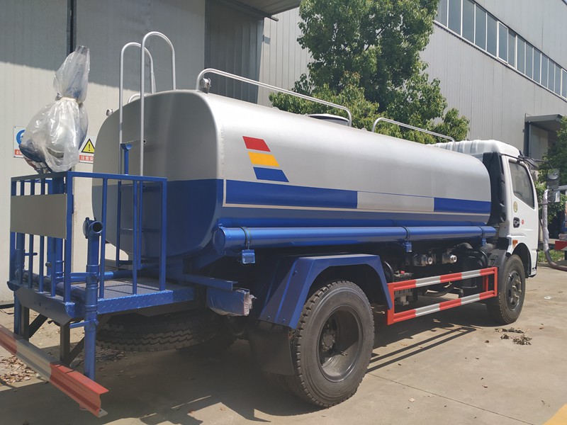 5555国产在线观看精品 东风大福瑞卡洒水车