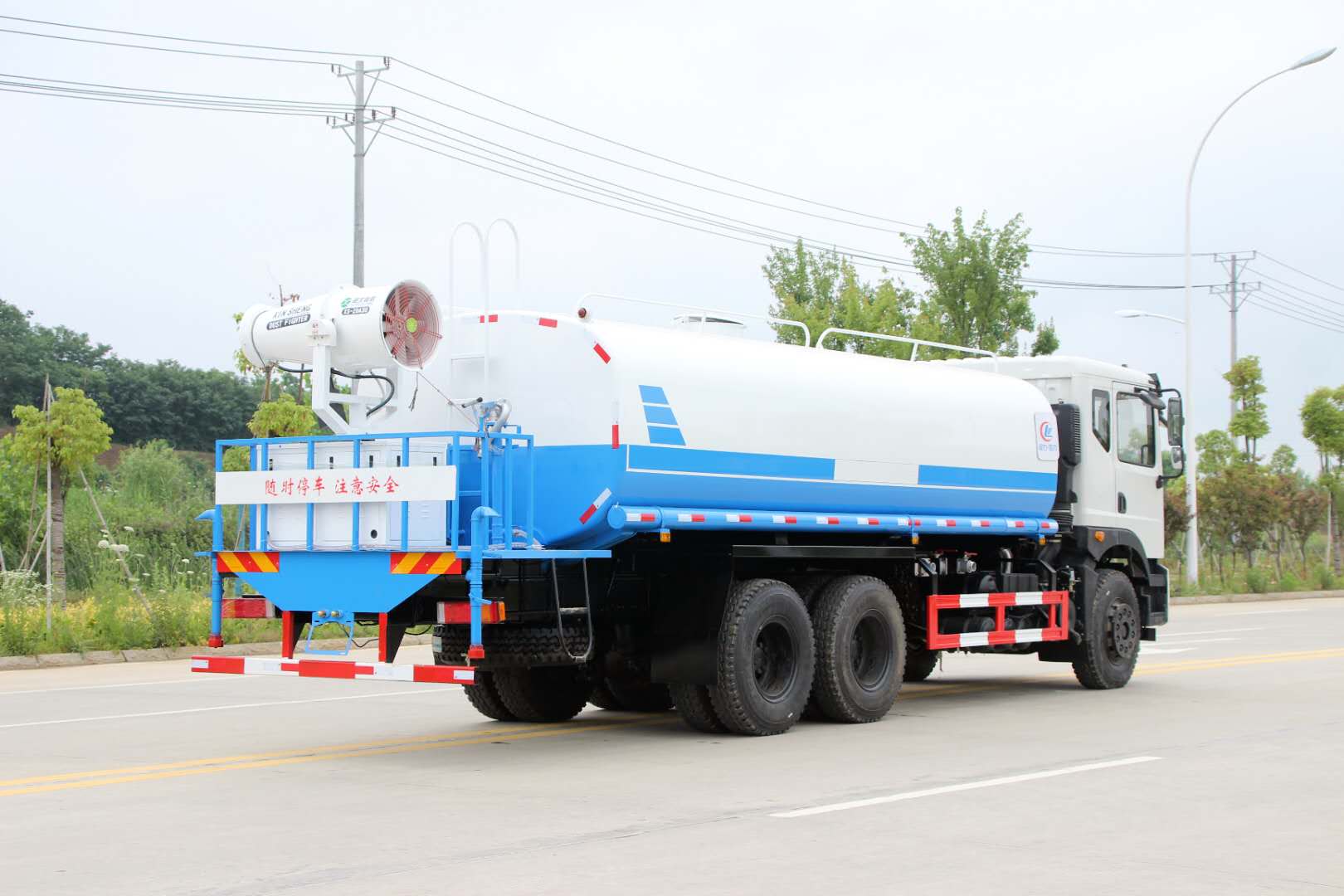 5555国产在线观看精品 东风T5后双桥洒水车