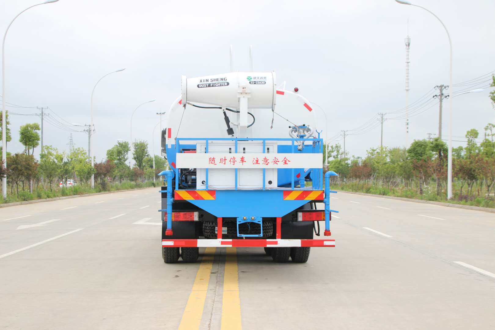 5555国产在线观看精品 东风T5后双桥洒水车