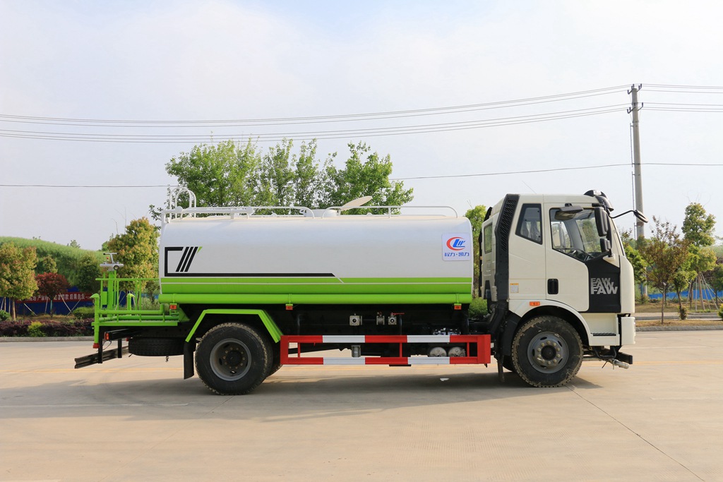 解放洒水车