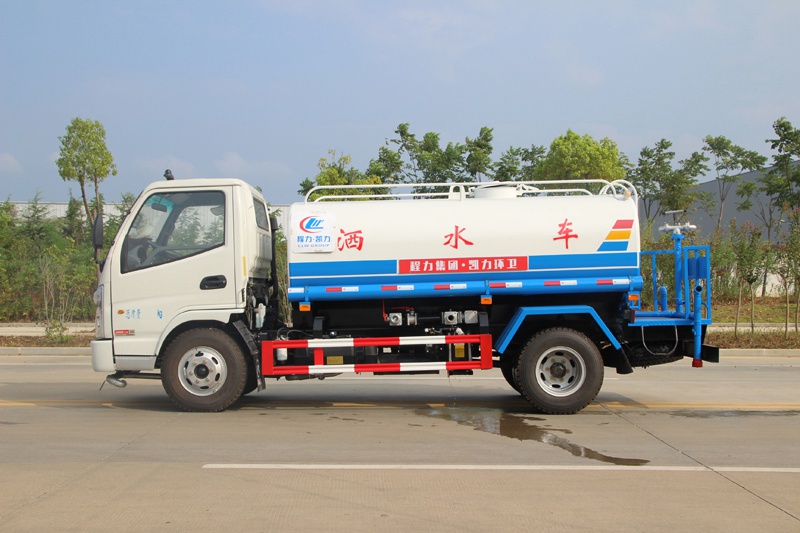 5555国产在线观看精品 凯马5方洒水车
