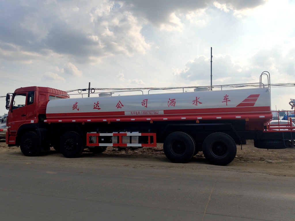 天龙前四后八洒水车